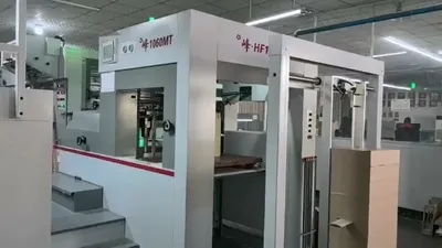 Machine de découpe à plat pour boîte cadeau