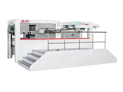 Machine de découpe et rainage automatique à plat / Découpeuse raineuse à plat automatique  