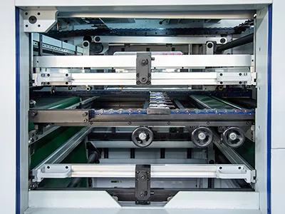 Machine de découpe et rainage automatique à plat avec unité de dénudage (jusqu’à 700 tonnes)
