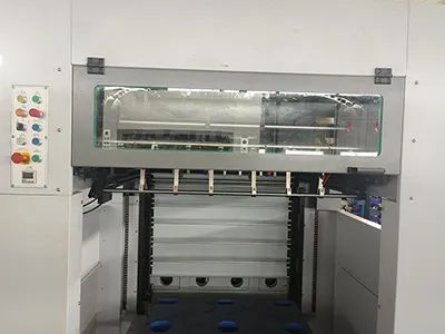 Platine de découpe et de dorure automatique à plat  (jusqu’à 700 tonnes)