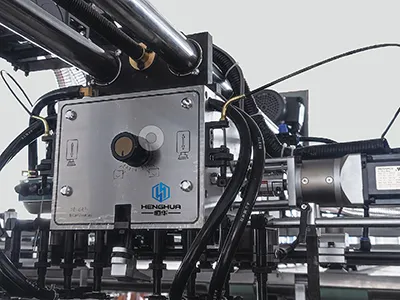 Machine de lamination automatique à grande vitesse pour carton ondulé