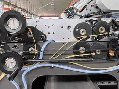 Machine de lamination automatique à grande vitesse pour carton ondulé